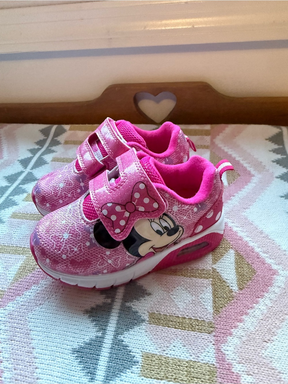 Girls Pink Minnie Mouse Light-Up Velcro Sneakers